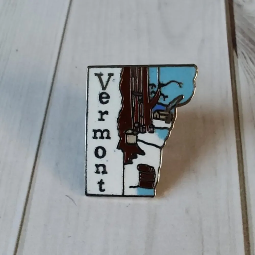 Vermont State Shaped Pin Souvenir Travel Hat Lapel Collectible
